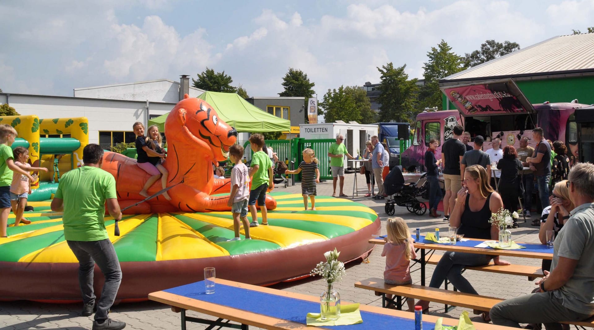 DSC_1630b_web900x500-blurr